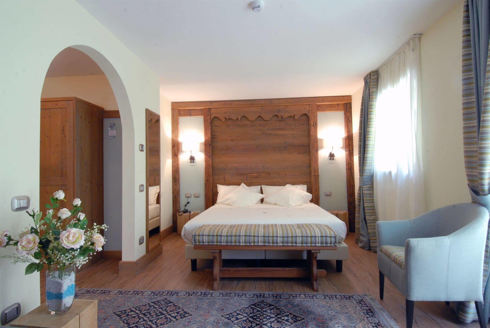 Hotel Garni Vittoria Fiera Di Primiero Eksteriør bilde