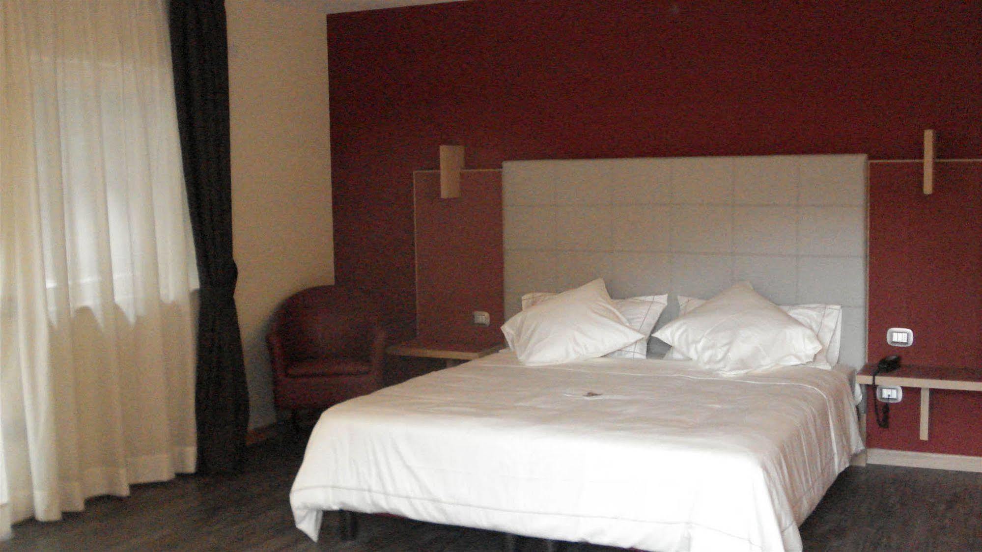 Hotel Garni Vittoria Fiera Di Primiero Eksteriør bilde