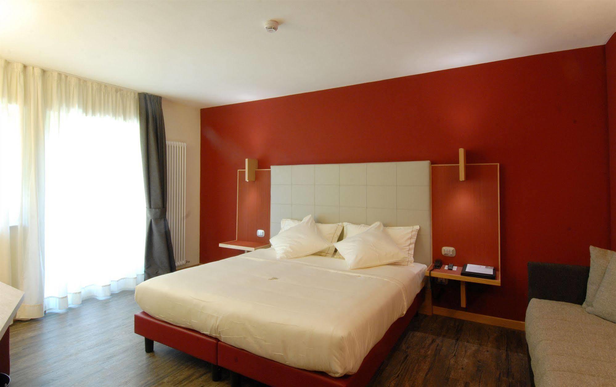 Hotel Garni Vittoria Fiera Di Primiero Eksteriør bilde